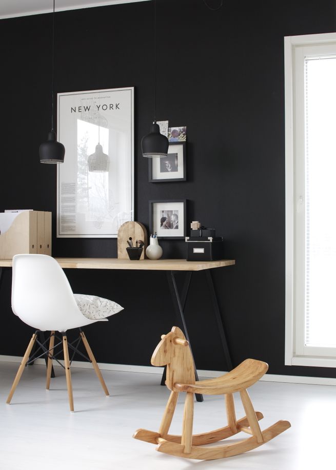 Black Walls Theme Workspace Design Inspiration