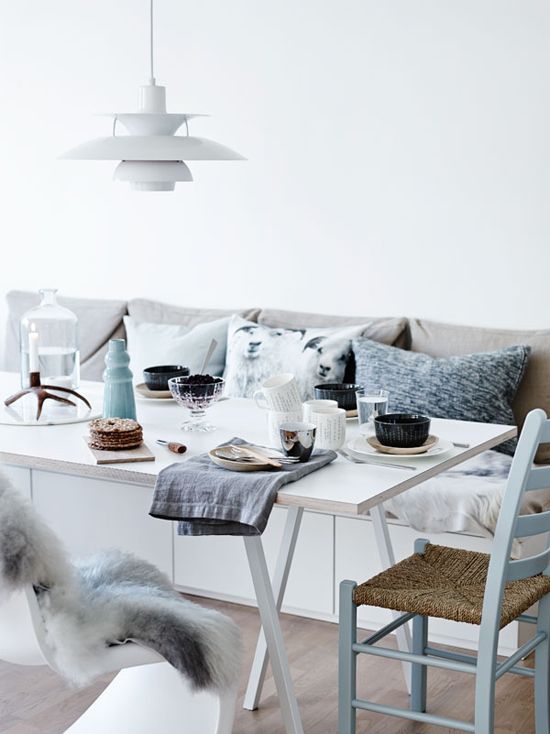 Airy Breakfast Nook